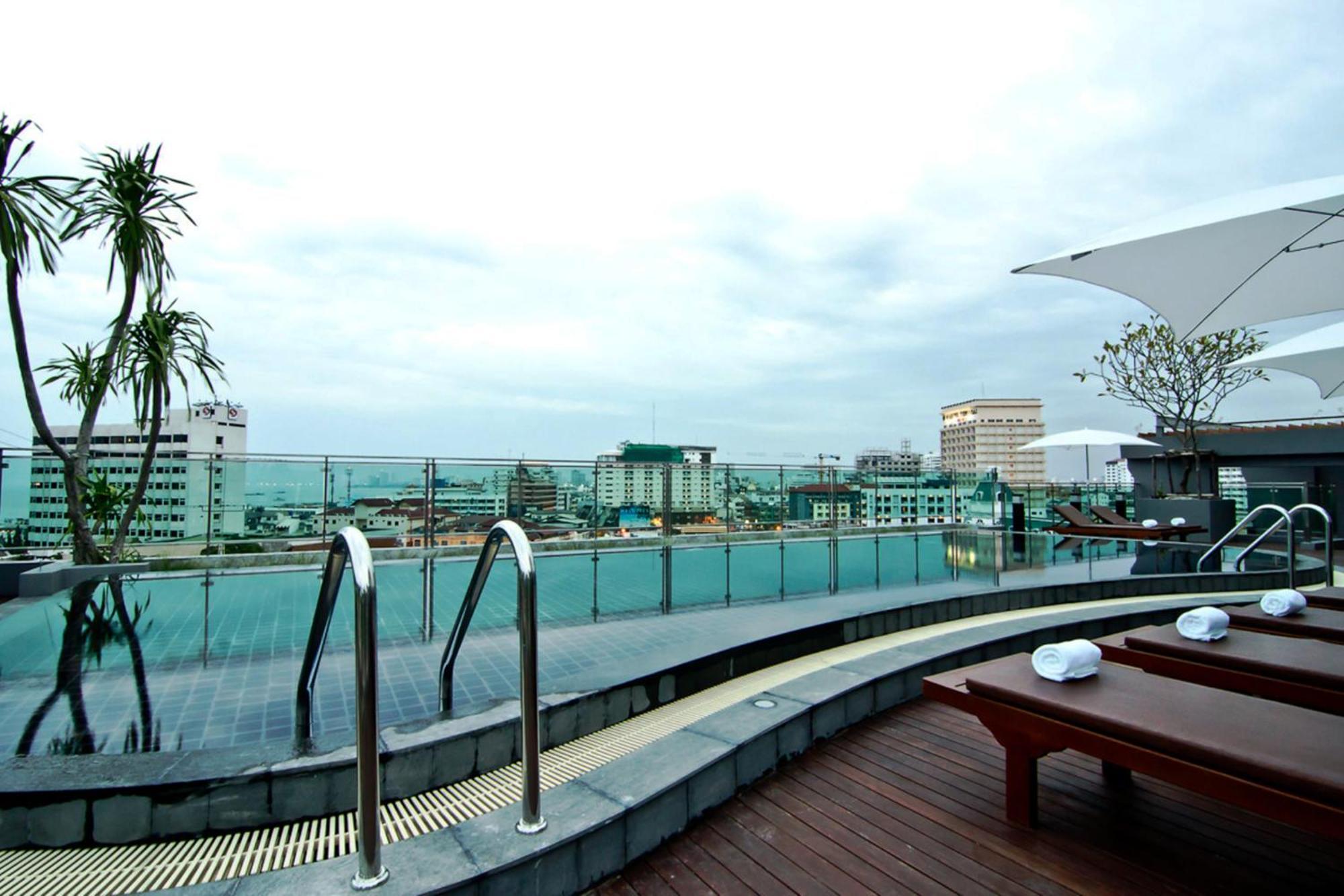 The Sun Xclusive Hotel Pattaya Buitenkant foto